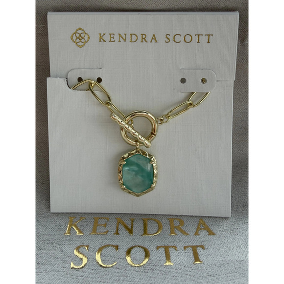 Kendra Scott Jewelry - Kendra Scott Green Pendant Necklace